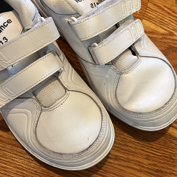 New balance women’s shoes - Picture 2 of 5